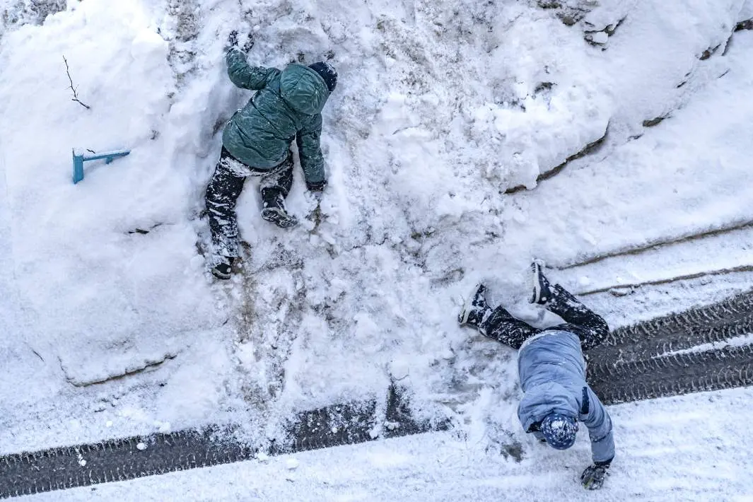 Зимние горки без травм: что важно знать подросткам и взрослым